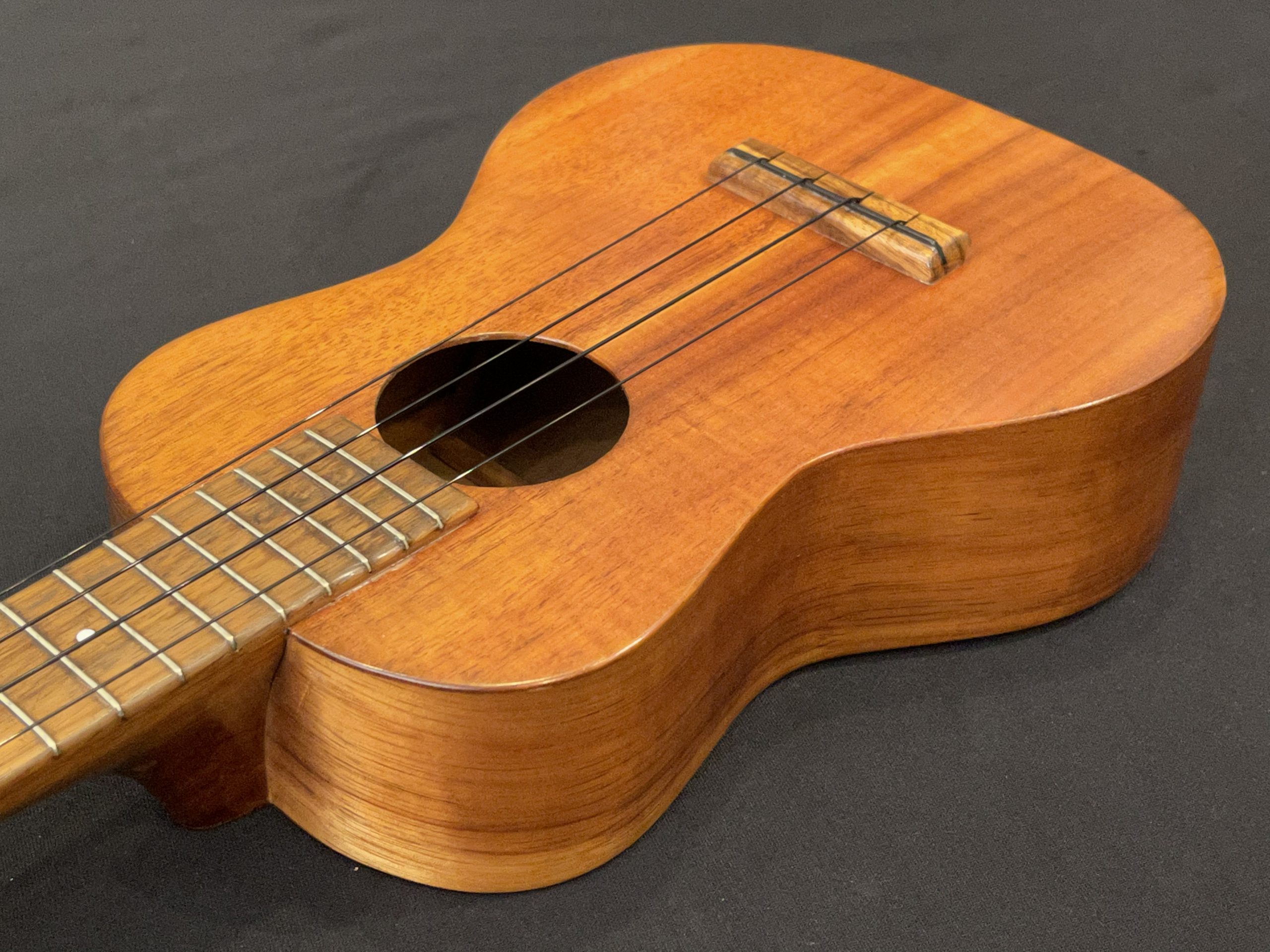 Kamaka concert deals ukulele