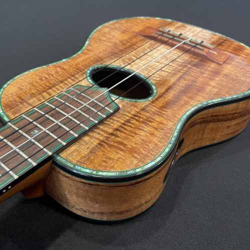 Maui Music Concert Longneck Deluxe Oval Soundhole Slothead w/ Sideport #17-4034