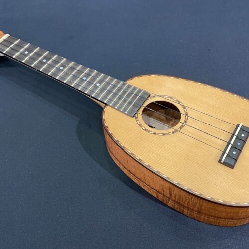 Kamaka HP-1LDC Curly Pineapple Body Soprano Long Neck Deluxe Cedar Top #231097