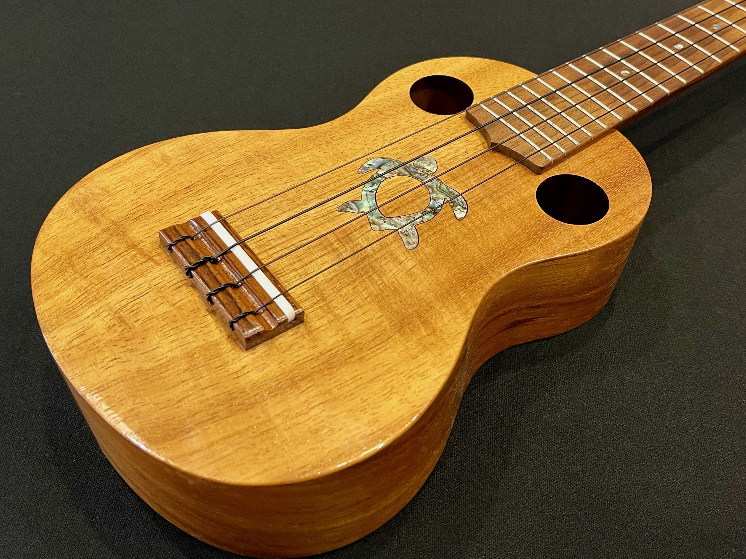 G-String Hawaiian Koa Double-Hole Soprano with Honu Inlay