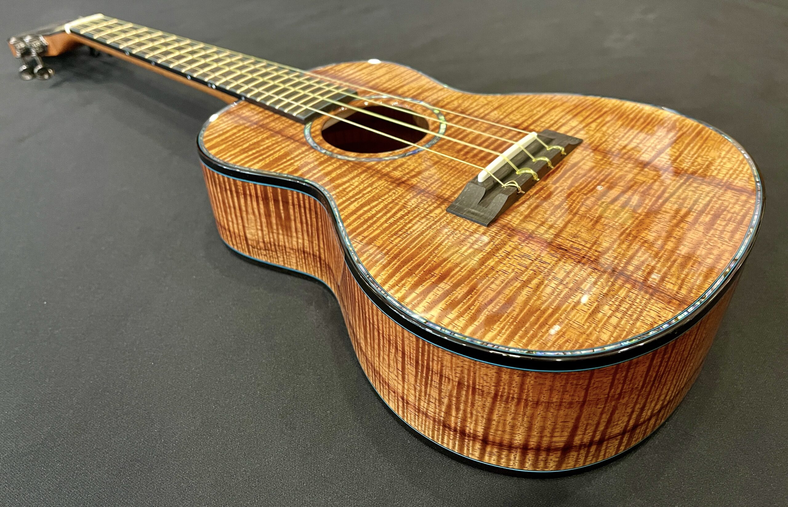 Ko'olau 2023 CS Curly Hawaiian Koa Tenor #230624 - Ukulele Store