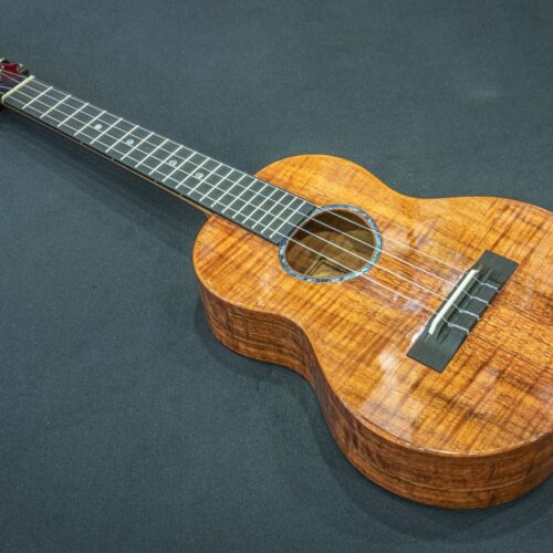 KoAloha KTM-00SI Special Issue Tenor w/ MOP Rosette