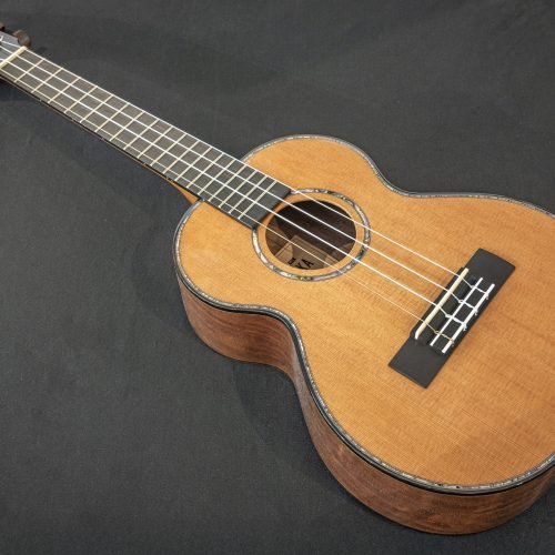Kamaka HF-3D2CW Cedar/Walnut Double Deluxe